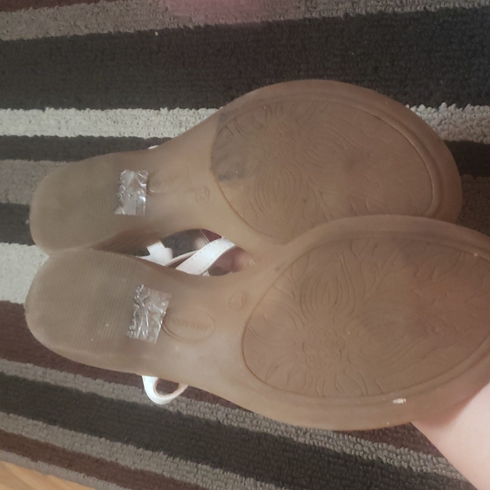 Sandles - Picture 3 of 3